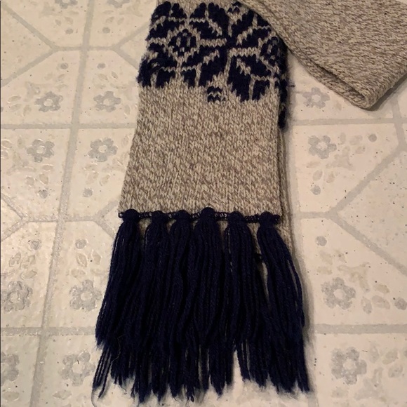 Cute navy blue fringe scarf 💙 - Picture 2 of 3